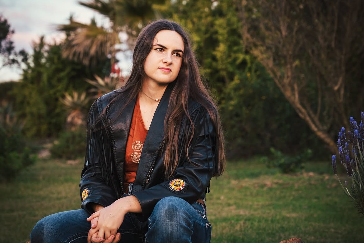 Sasha Burn Finds Her Voice and Faces Self-Doubt in New Single Mirror
